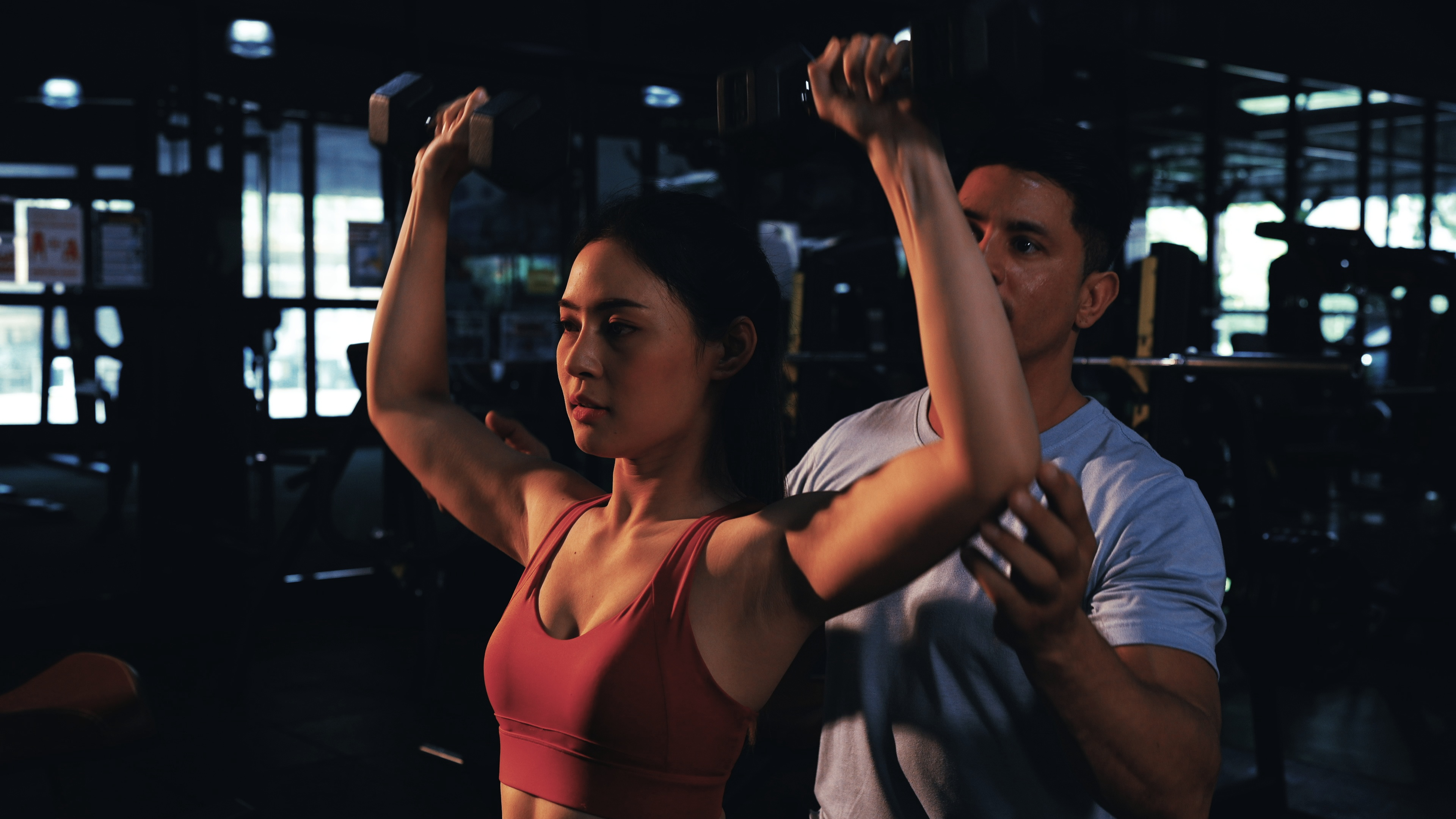 Personal Trainer ile mi Yoksa Tek Başına mı Spor Yapılmalı?